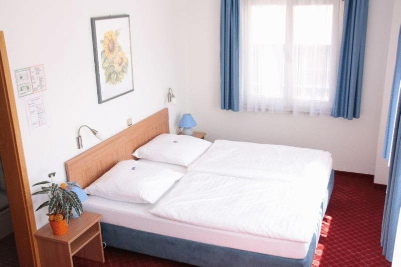 Hotel Schillerplatz Öhringen Екстериор снимка